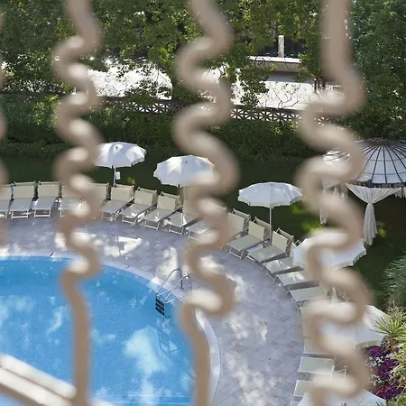 Ξενοδοχείο Savoy Palace 4*