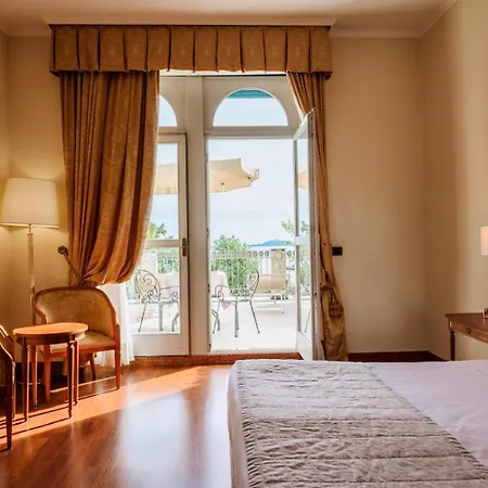 Ξενοδοχείο Savoy Palace 4*