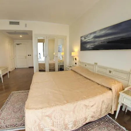 Savoy Palace Hotel 4*