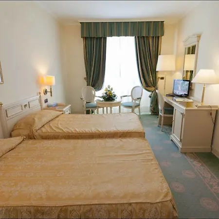 Hotel Savoy Palace
