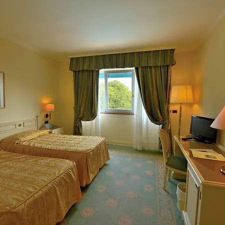 Hotel Savoy Palace
