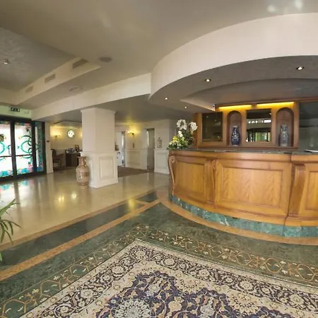 萨伏伊宫酒店 4* 加尔多内-里维耶拉